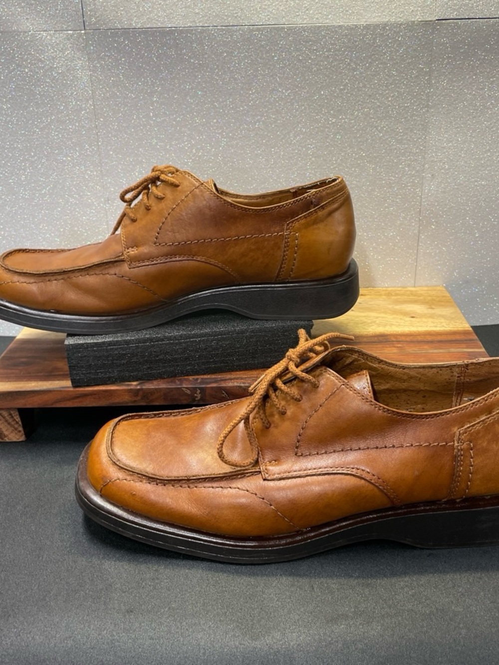 Men's Tan Leather Lace-Up Derby Shoes